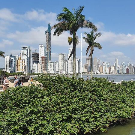 Appartamento Lindo Apto, 100Metros Da Praia, Na Av Brasil Com A Av Central Melhor Localizacao Balneário Camboriú Esterno foto